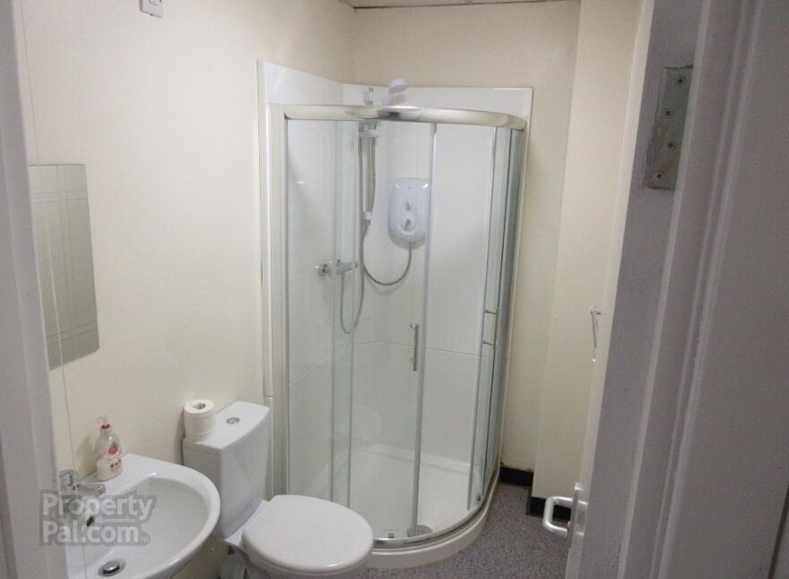 Fitzwilliam Halls, Serviced Accommodation, 3 Fitzwilliam Street, Queen...Belfast, BT9 6AW