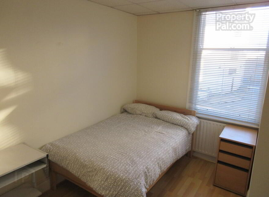Fitzwilliam Halls, Serviced Accommodation, 3 Fitzwilliam Street, Queen...Belfast, BT9 6AW