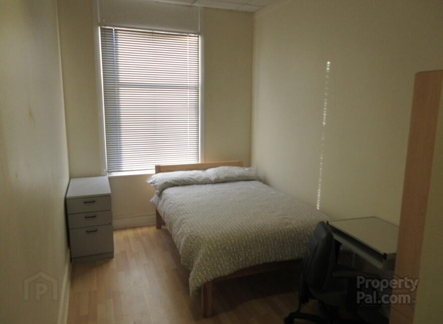 Fitzwilliam Halls, Serviced Accommodation, 3 Fitzwilliam Street, Queen...Belfast, BT9 6AW