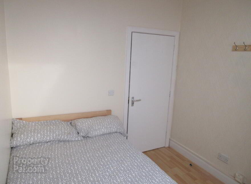 Fitzwilliam Halls, Serviced Accommodation, 3 Fitzwilliam Street, Queen...Belfast, BT9 6AW