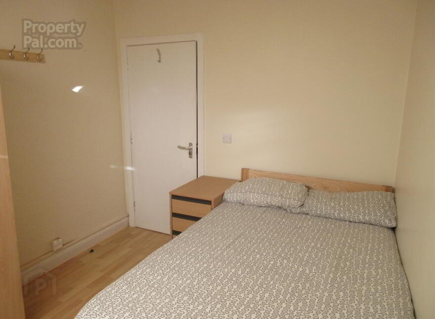 Fitzwilliam Halls, Serviced Accommodation, 3 Fitzwilliam Street, Queen...Belfast, BT9 6AW