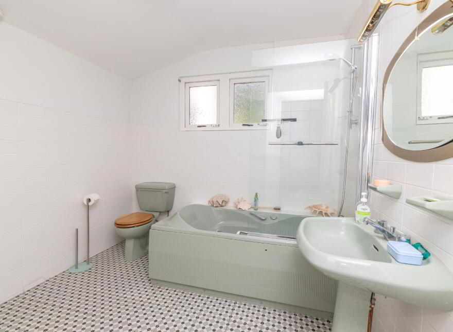 Rathturret, 12 Rath Road, Warrenpoint, Newry, BT34 3RX