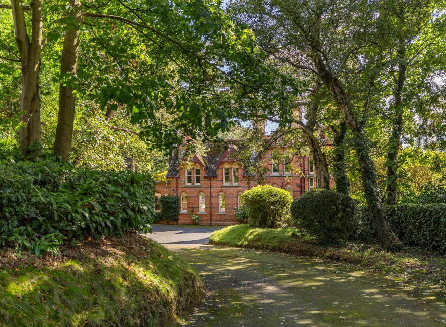 Rathturret, 12 Rath Road, Warrenpoint, Newry, BT34 3RX