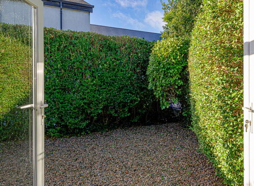 27 Ravenhill Crescent, Belfast, BT6 8JU