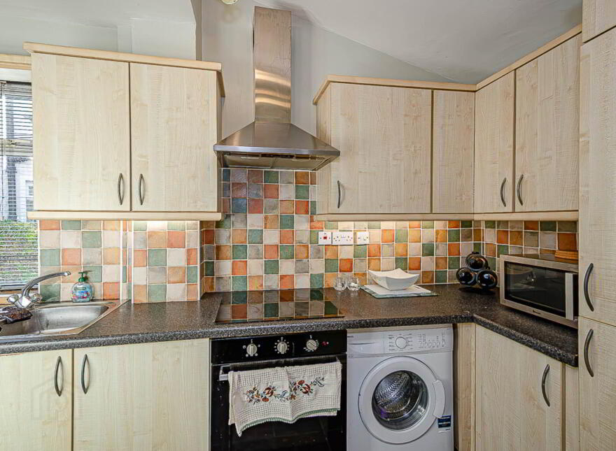 27 Ravenhill Crescent, Belfast, BT6 8JU