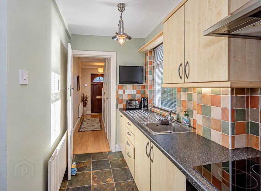 27 Ravenhill Crescent, Belfast, BT6 8JU