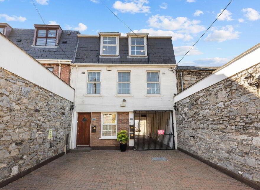 1 Grattan Mews, 25 Stephen's Lane, Dublin 2, D02PW64