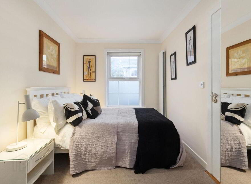1 Grattan Mews, 25 Stephen's Lane, Dublin 2, D02PW64