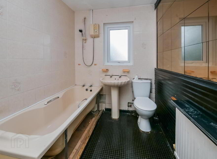 1 South Crescent, Belvoir Park, Belfast, BT8 7EH