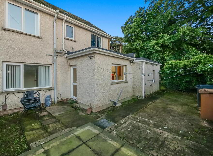 1 South Crescent, Belvoir Park, Belfast, BT8 7EH