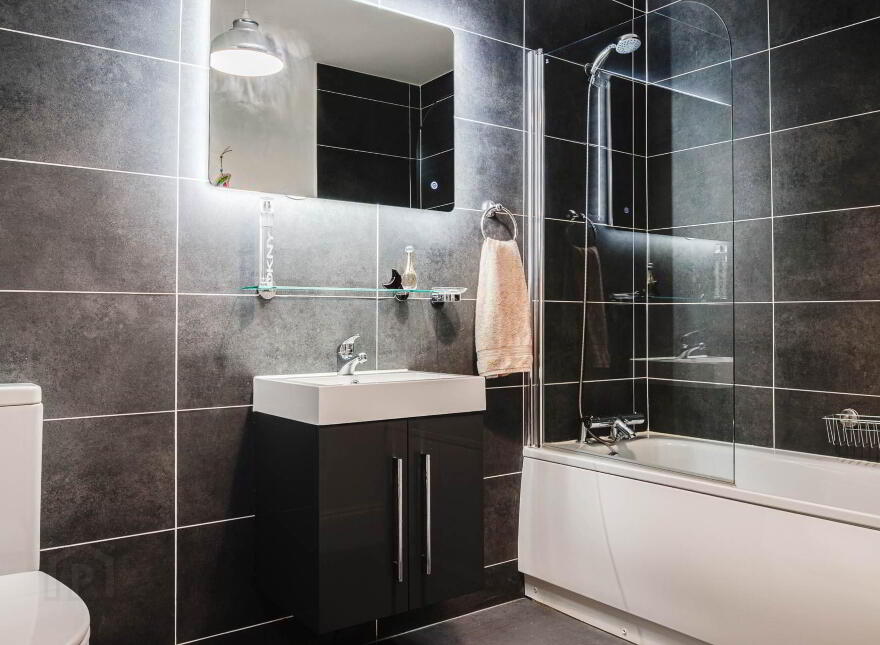 Apt 5 The Tides, Carrickfergus, BT38 8GN