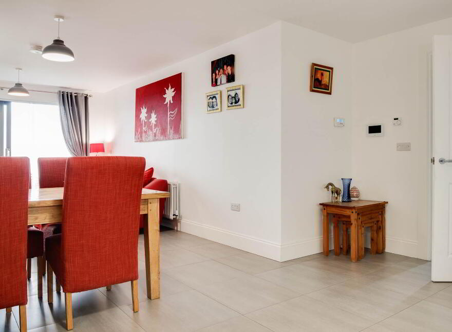 Apt 5 The Tides, Carrickfergus, BT38 8GN