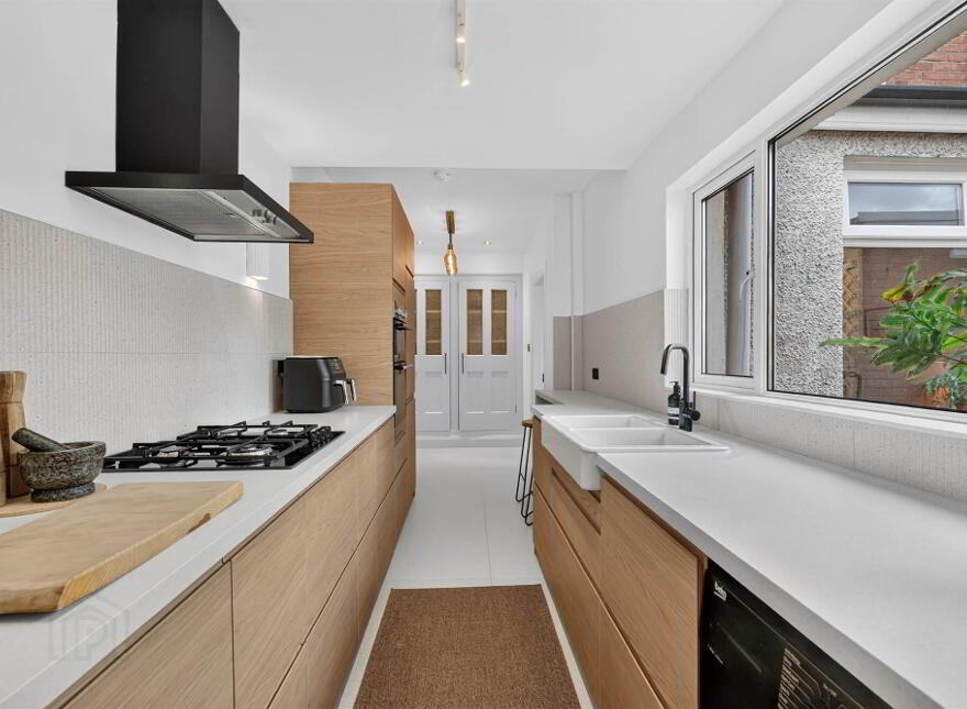 42 Pommern Parade, Belfast, BT6 9FY