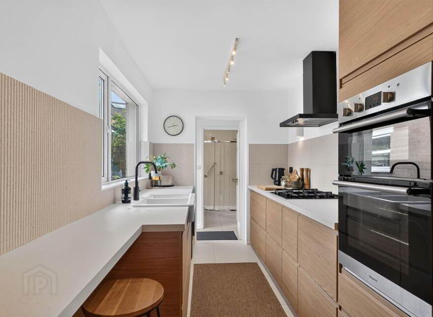 42 Pommern Parade, Belfast, BT6 9FY
