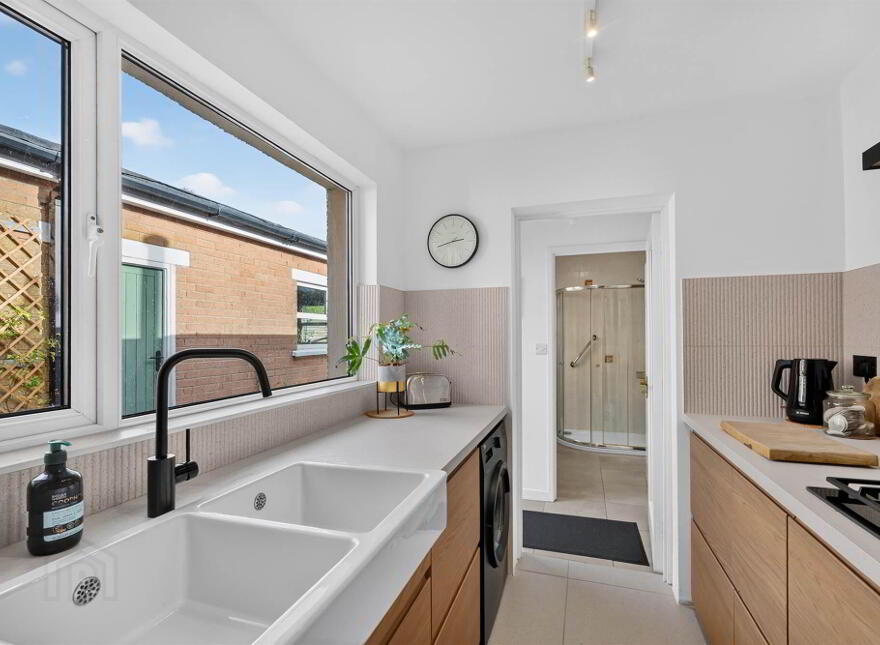 42 Pommern Parade, Belfast, BT6 9FY