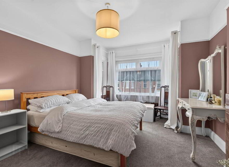 42 Pommern Parade, Belfast, BT6 9FY