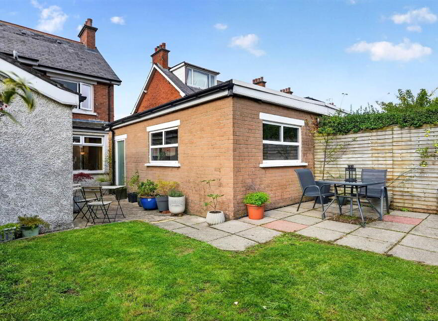 42 Pommern Parade, Belfast, BT6 9FY