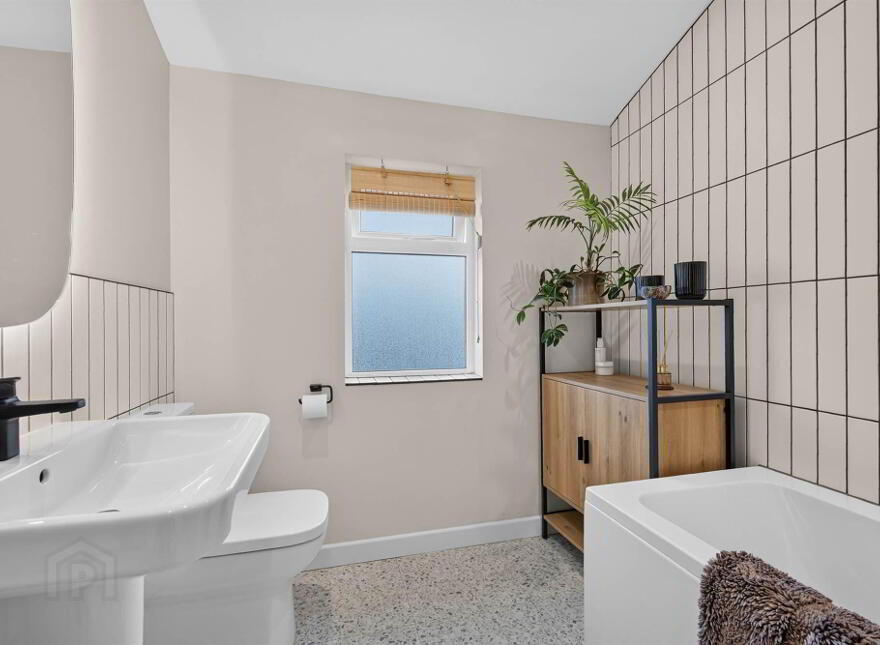 42 Pommern Parade, Belfast, BT6 9FY