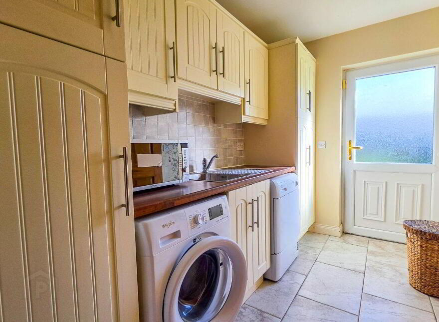 38 Greenhills Drive, Knockcroghery, F42WK12