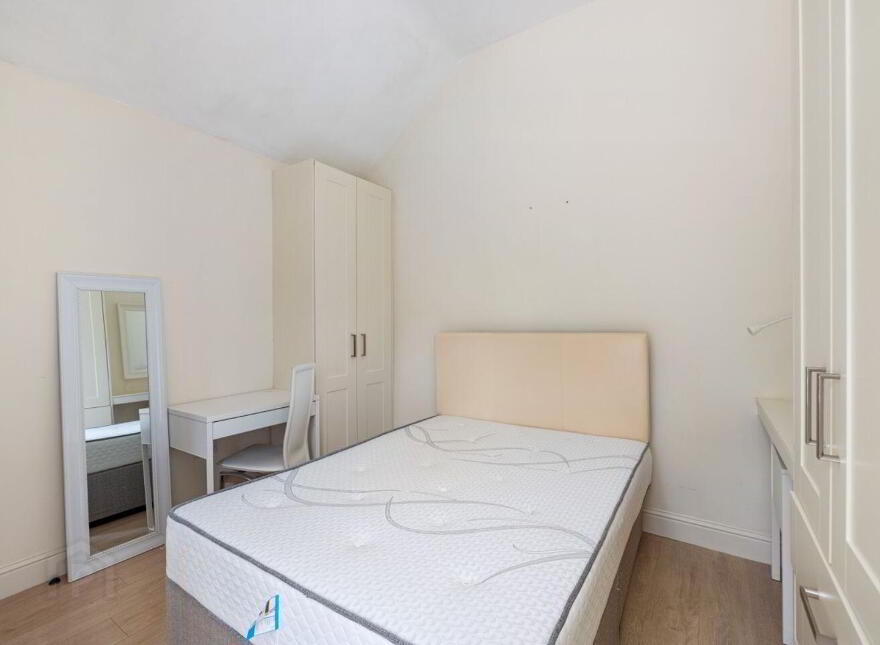 Apartment 1 Eversham Lodge, Newtownpark Avenue, Foxrock, A94H6Y5