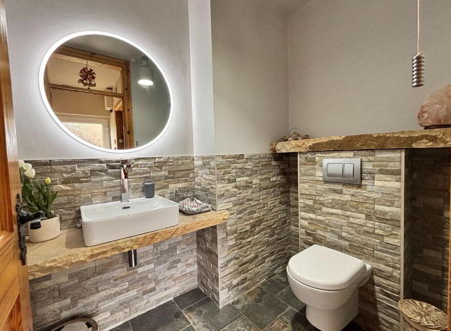 The Claddagh, Hillhead, Kilmacrenan, F92NX05