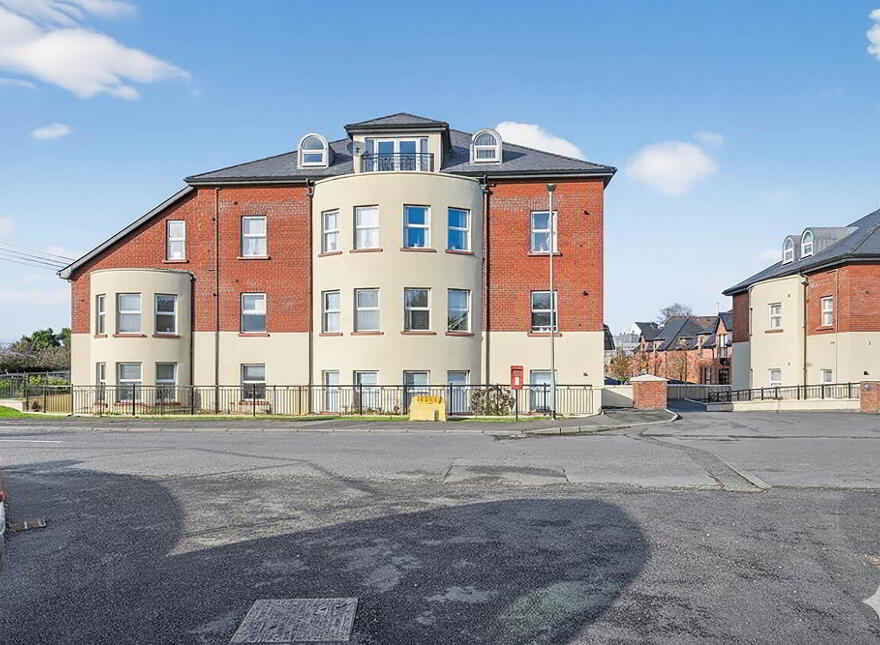 8 Baronscourt Manor, Carryduff, Belfast, BT8 8FF