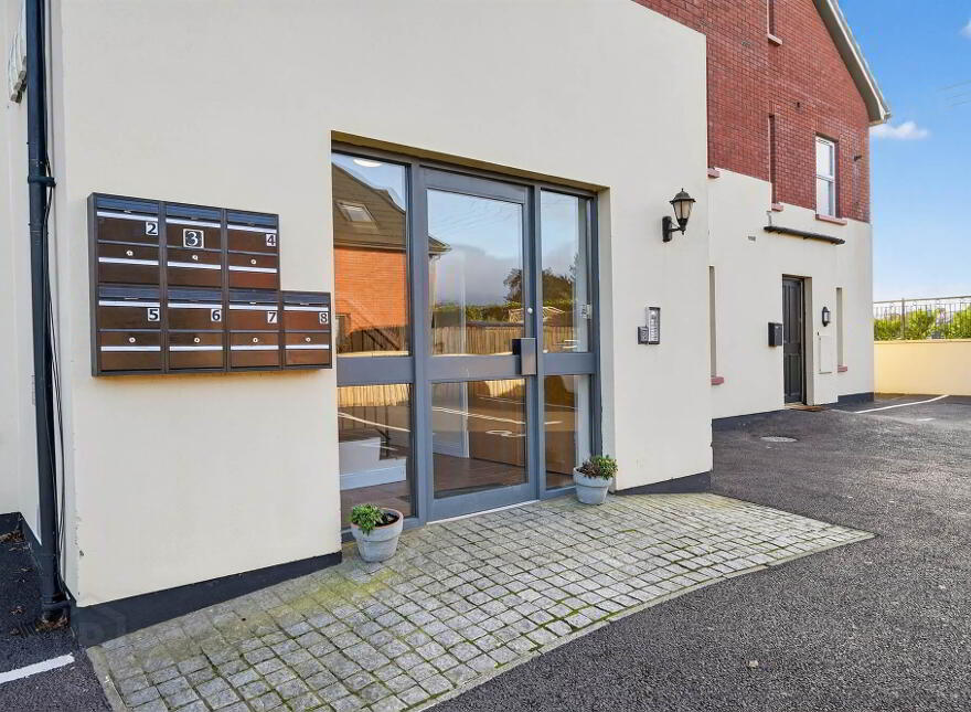 8 Baronscourt Manor, Carryduff, Belfast, BT8 8FF
