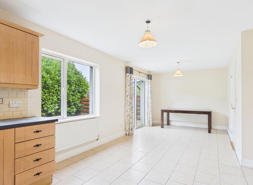 18 Hazelwood, Dublin Road, Thurles, E41W2T6