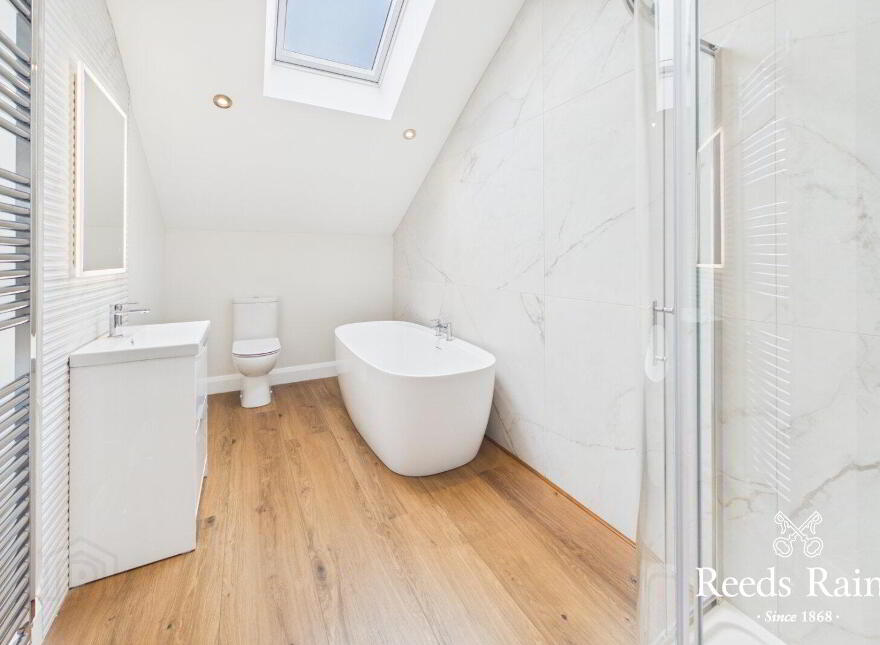 Apt 9, 132 Hillsborough Road, Lisburn, BT27 5QY