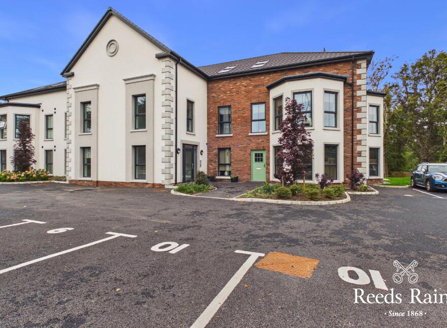 Apt 9, 132 Hillsborough Road, Lisburn, BT27 5QY