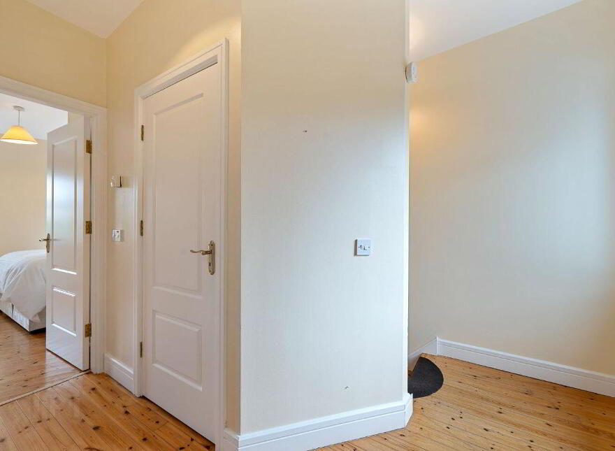 5 The Shambles, Allen Square, Bandon, P72FE06