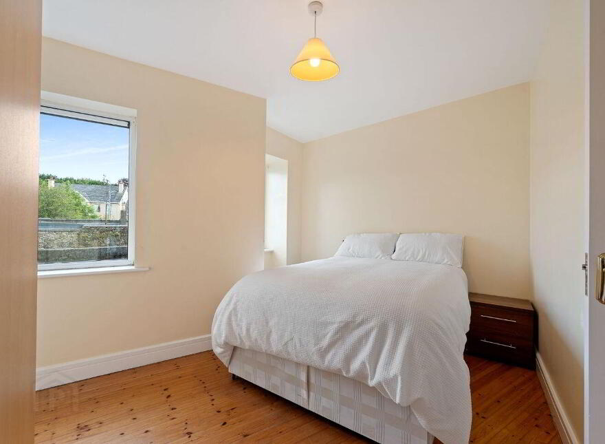 5 The Shambles, Allen Square, Bandon, P72FE06