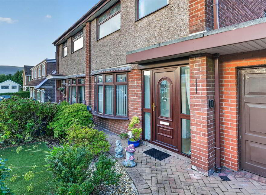 8 Orchardville Gardens, Finaghy, Belfast, BT10 0JX