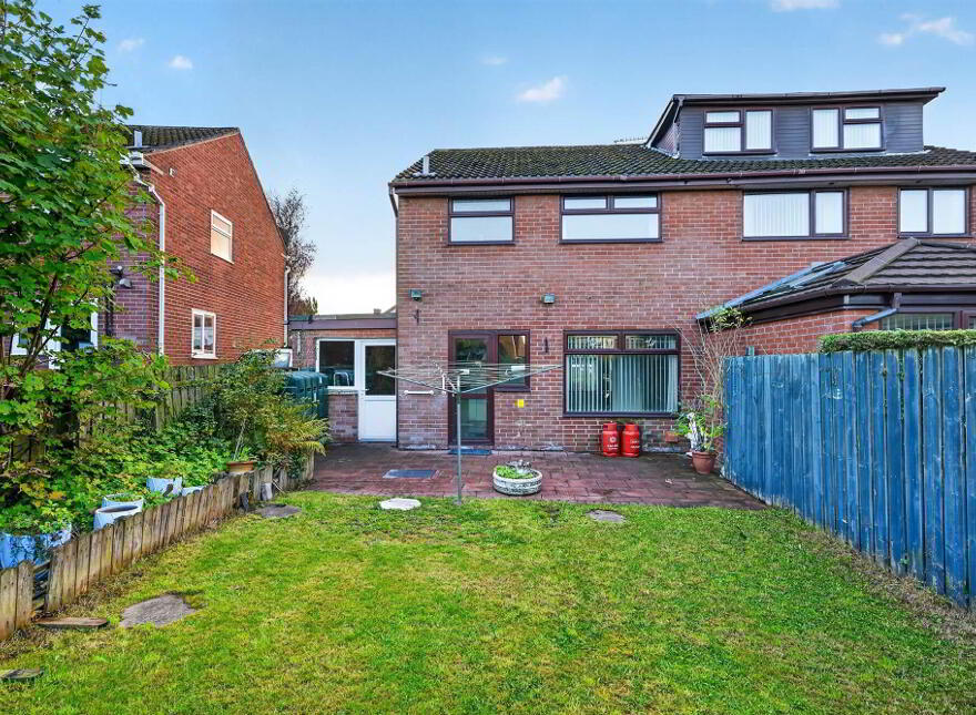 8 Orchardville Gardens, Finaghy, Belfast, BT10 0JX