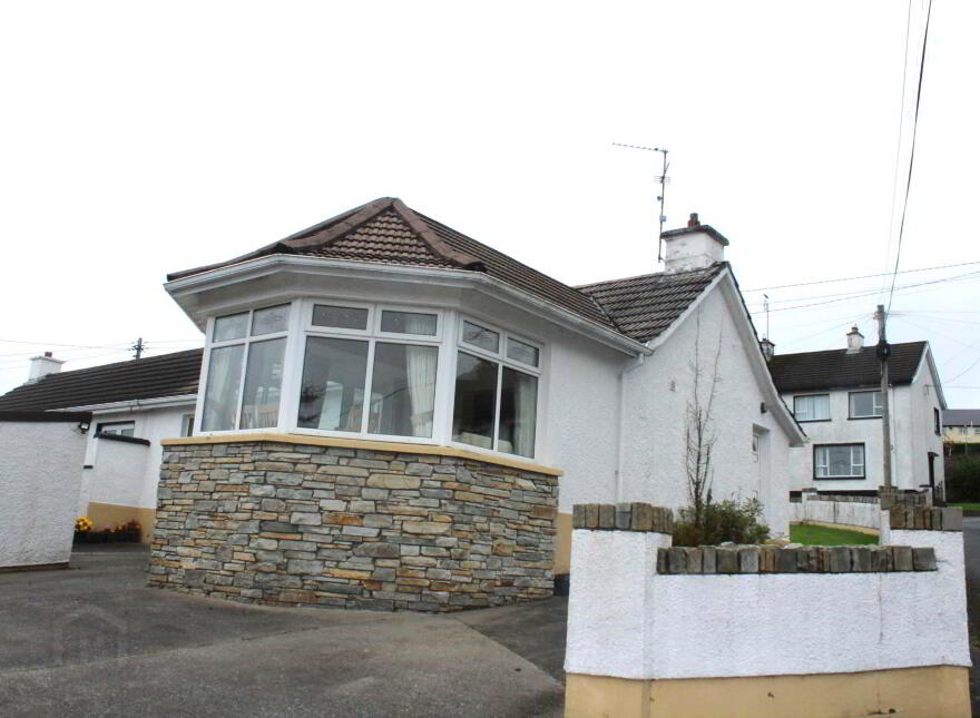 30 St Joseph`s Park, Buncrana, F93FR5F photo
