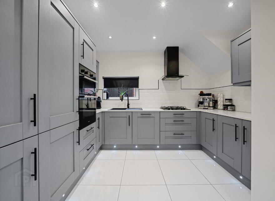 28 Castlemore Avenue, Belfast, BT6 9RF