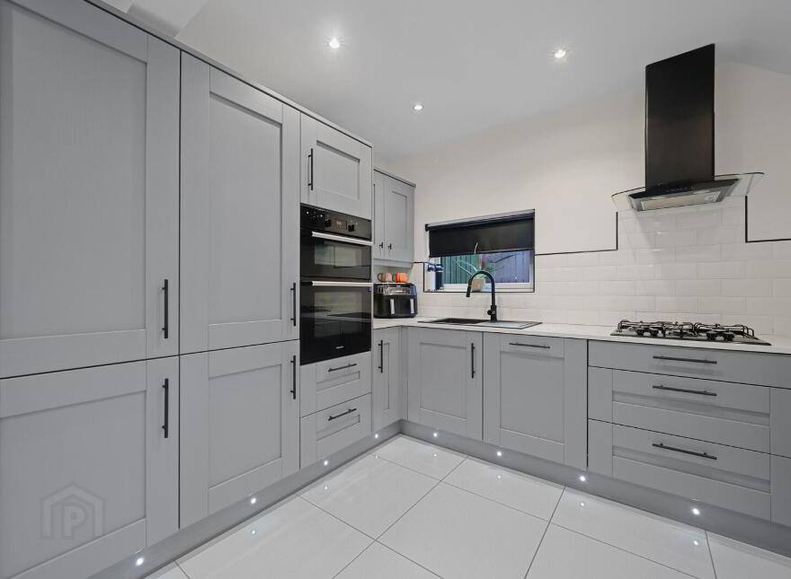 28 Castlemore Avenue, Belfast, BT6 9RF