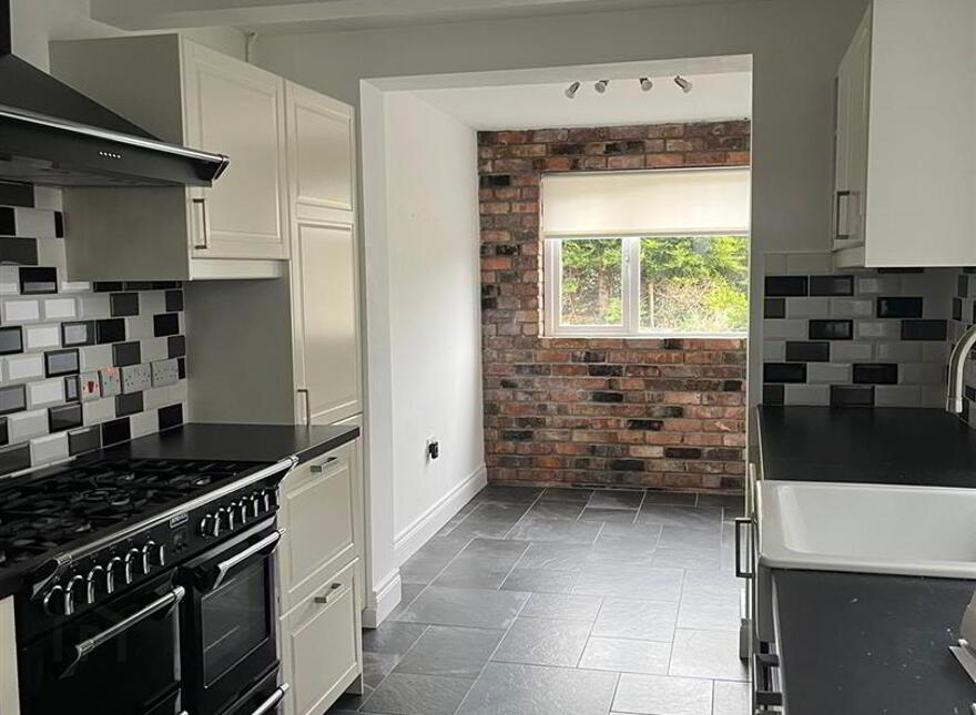 17 Belfast Road, Comber, BT23 5EN