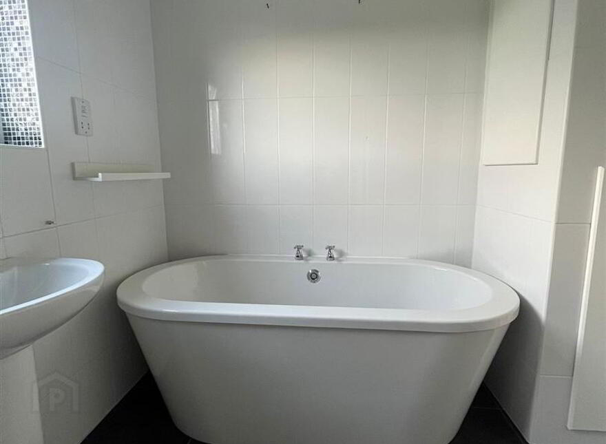 17 Belfast Road, Comber, BT23 5EN