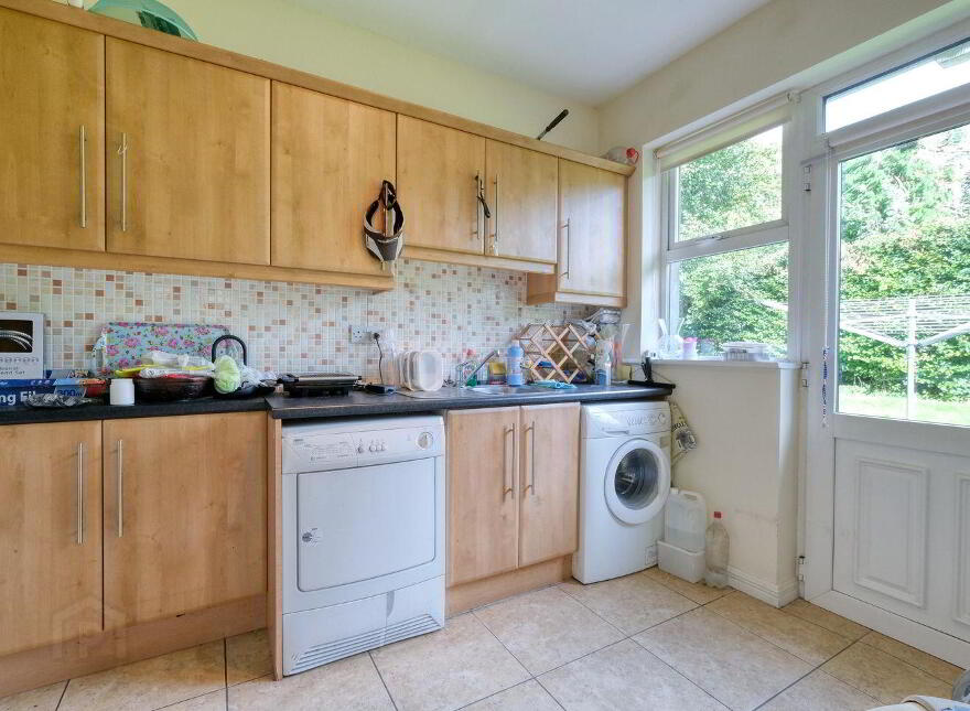 2 Tennis Court Lane, N39R6X0