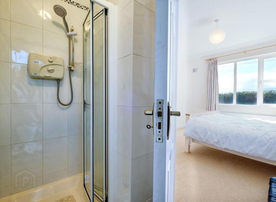 2 Tennis Court Lane, N39R6X0