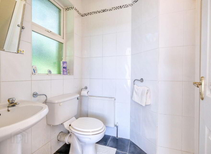 2 Tennis Court Lane, N39R6X0