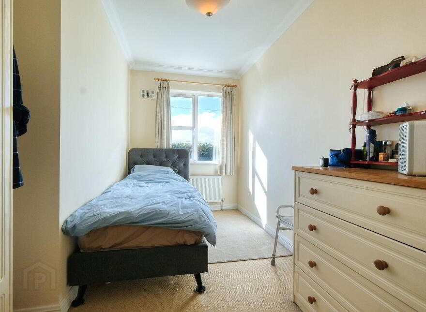2 Tennis Court Lane, N39R6X0