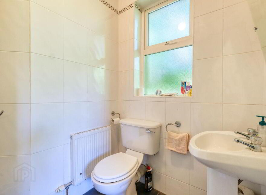 2 Tennis Court Lane, N39R6X0