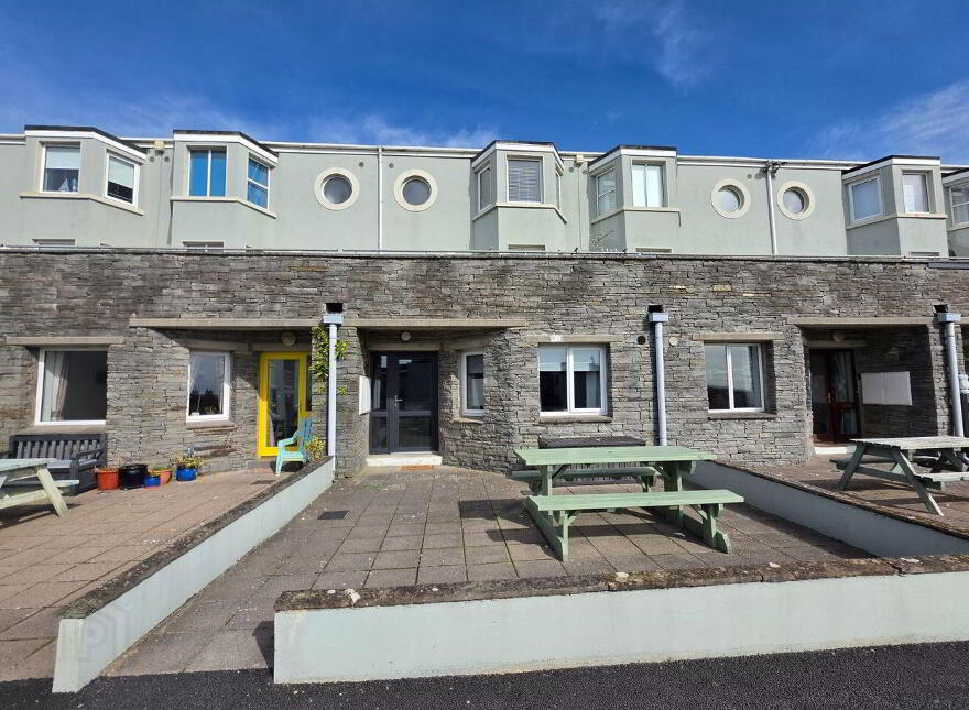 11b Spanish Cove Holiday Apartments, East End, Kilkee, V15W211