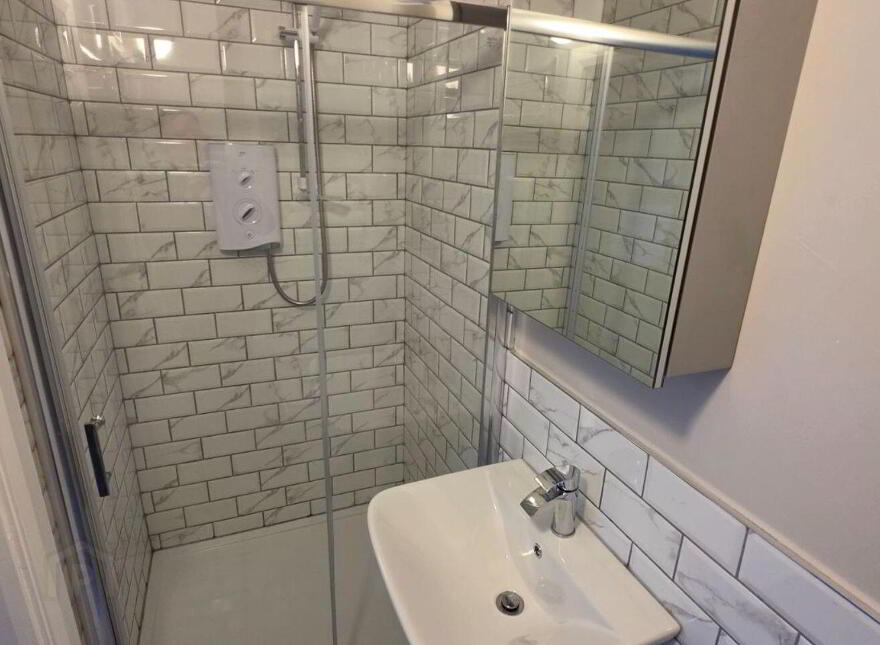 11b Spanish Cove Holiday Apartments, East End, Kilkee, V15W211