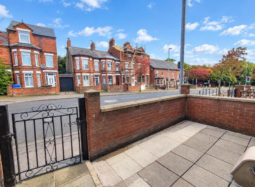 96 Ballygomartin Road, Belfast, BT13 3NE