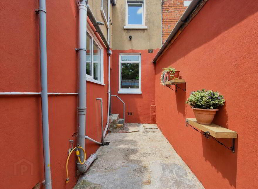 96 Ballygomartin Road, Belfast, BT13 3NE