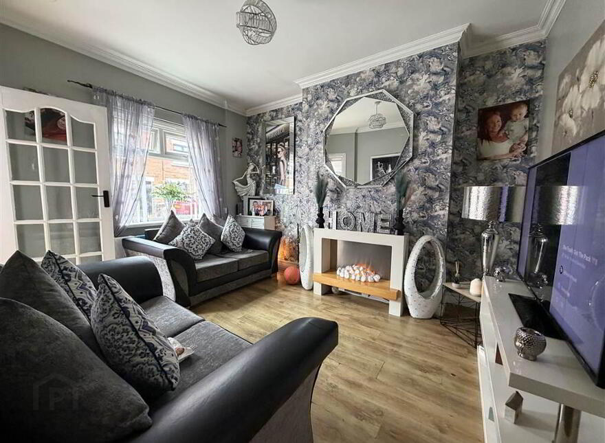 35 Iris Drive, Belfast, BT12 7BJ