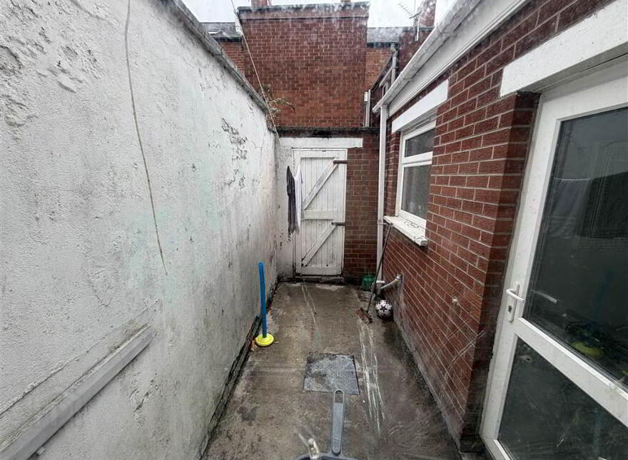 35 Iris Drive, Belfast, BT12 7BJ